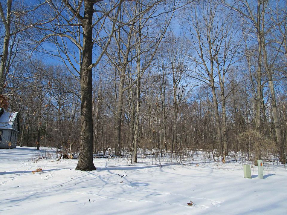 1st image of 5877 Huron Woods Dr