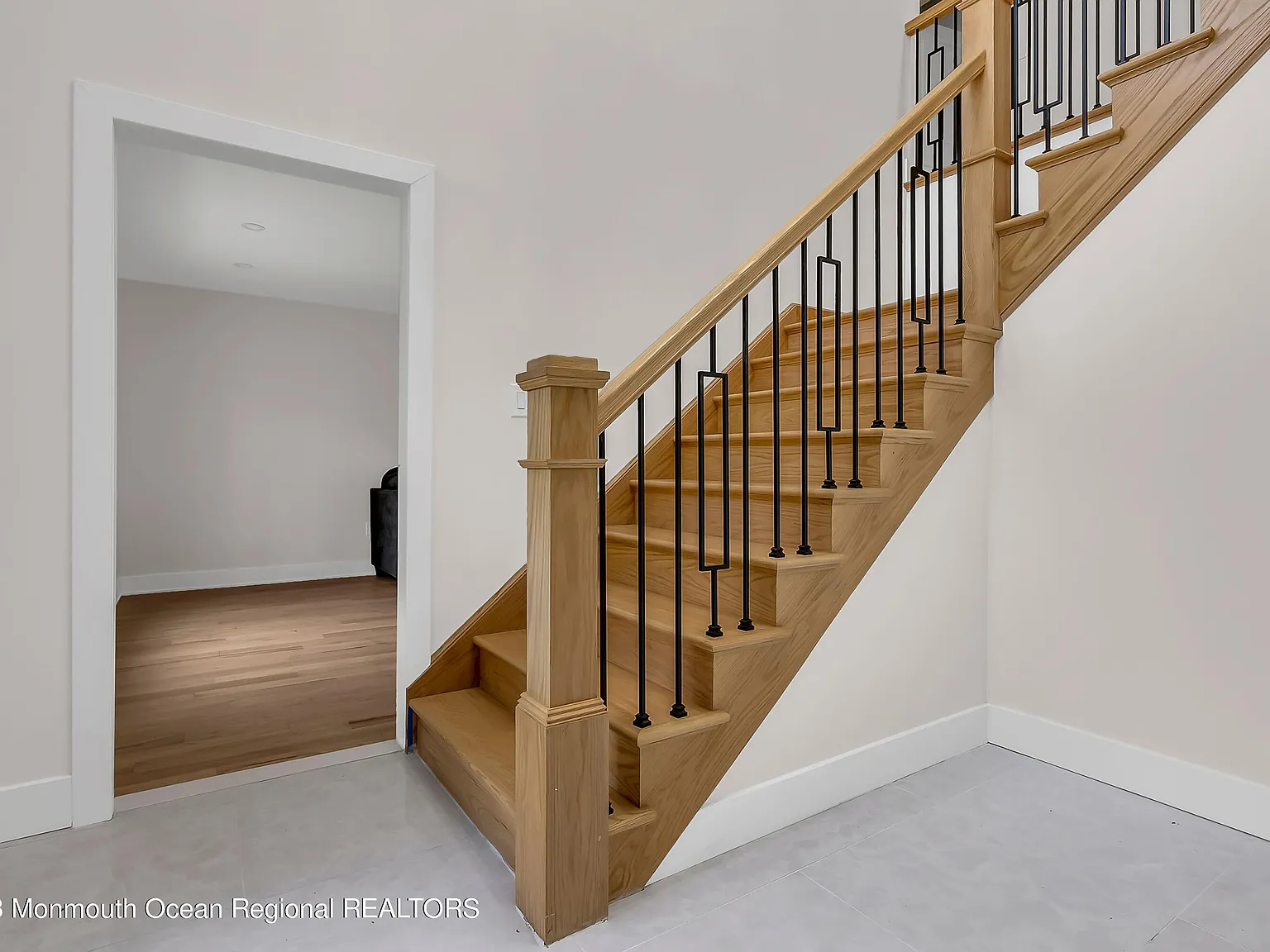 5 bed, 3.5 bath, 2381 sqft, $3,200 — Photo 4