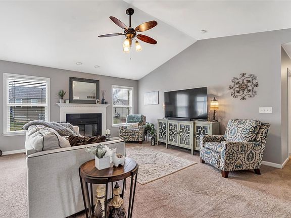 5th image of 24 Saint Kathleen Ct