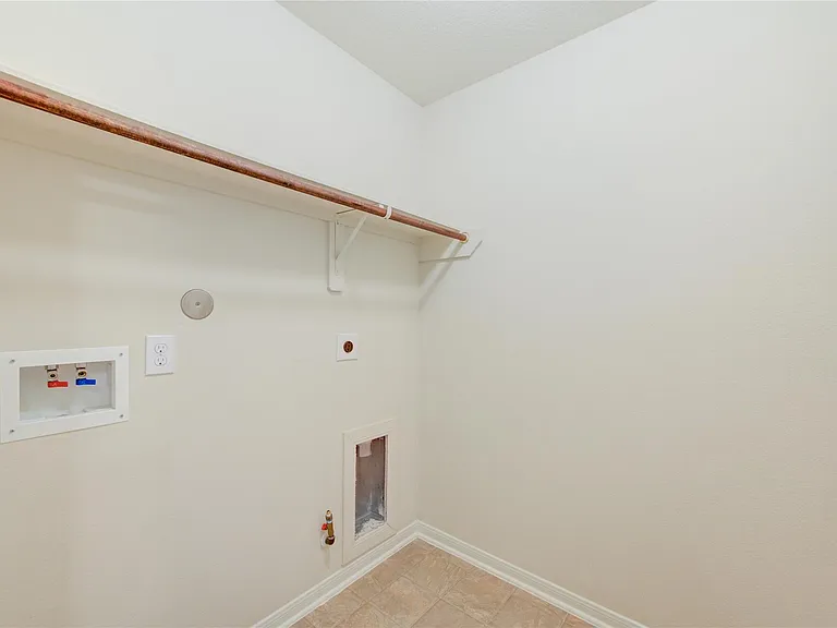 3639 Barkers Crossing Ave — Photo 32