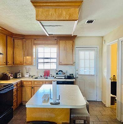 3rd image of 903B Camellia Ct
