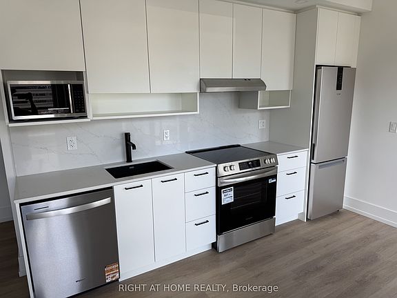 2nd image of 206 King St W #808