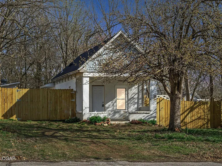 703 Joplin St — Photo 2