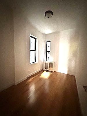 4th image of 346 E 62nd St APT 3