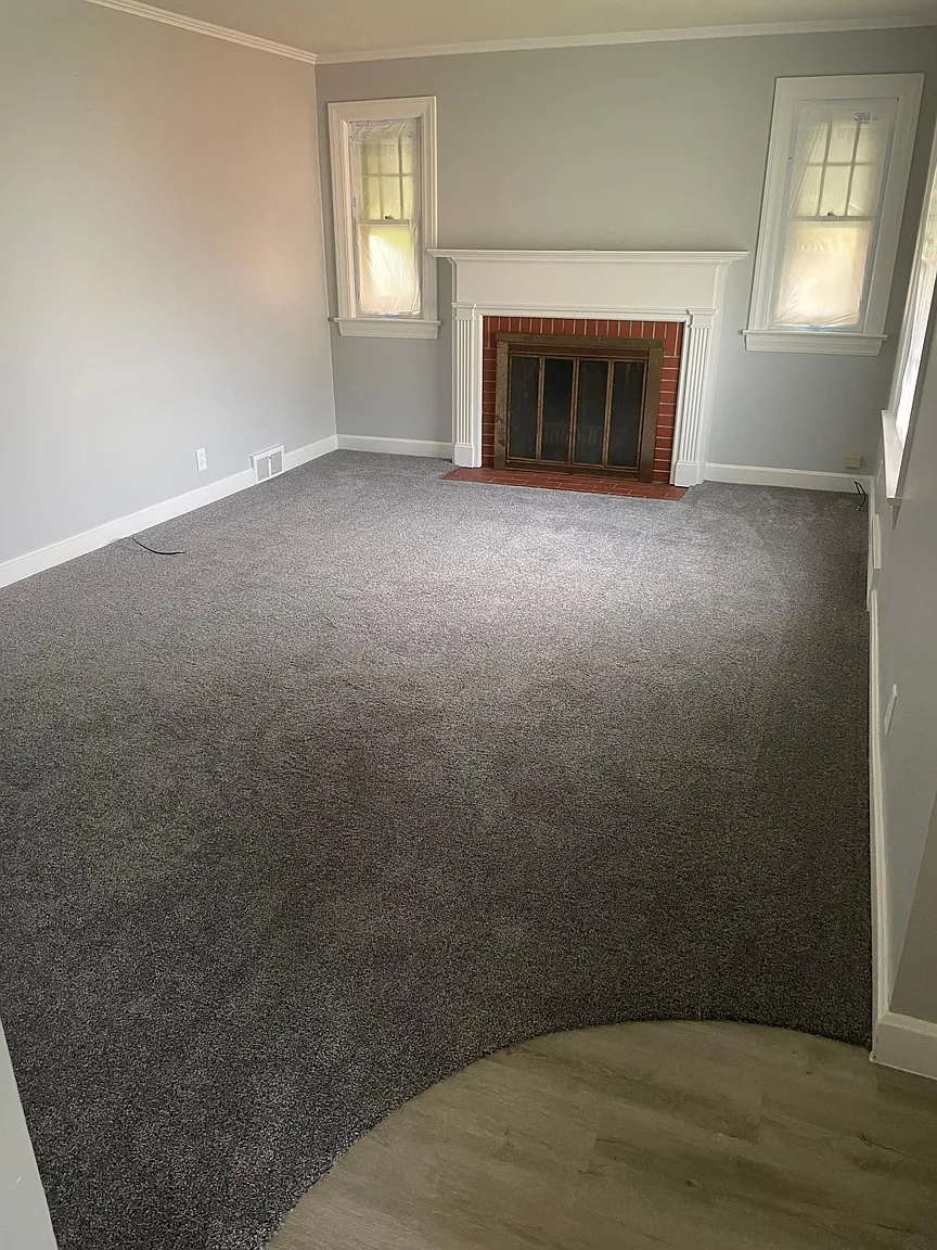 2425 Snyder Ave NE photo 1