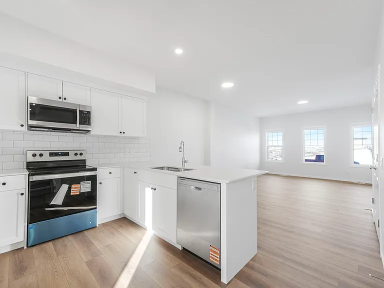 545 Black Stone Blvd — Photo 12