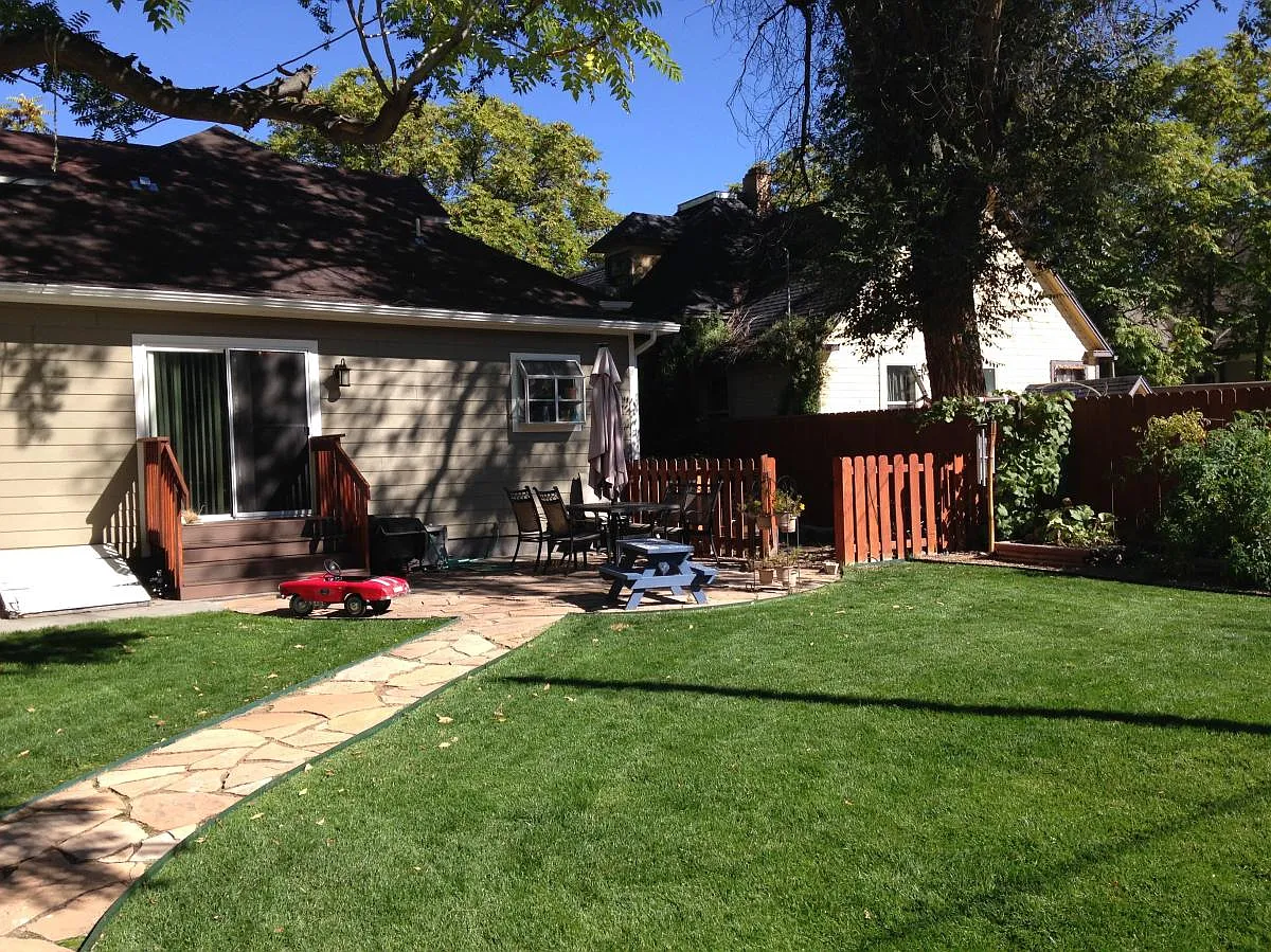 yard - 929 White Ave