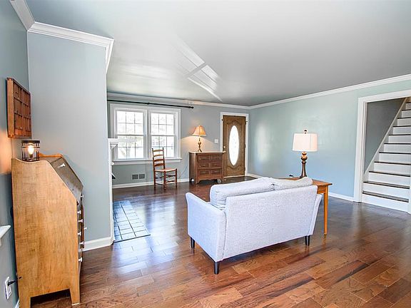 5th image of 2022 Griffith Pl W