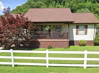 169 Carmen Drive Adena Vlg, Mount Carbon, WV 25139