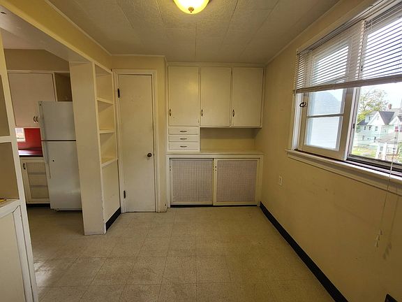 3rd image of 89 Willow St #2
