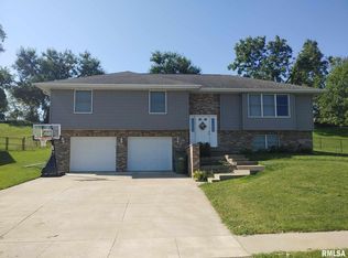 565 33rd Ave N, Clinton, IA 52732