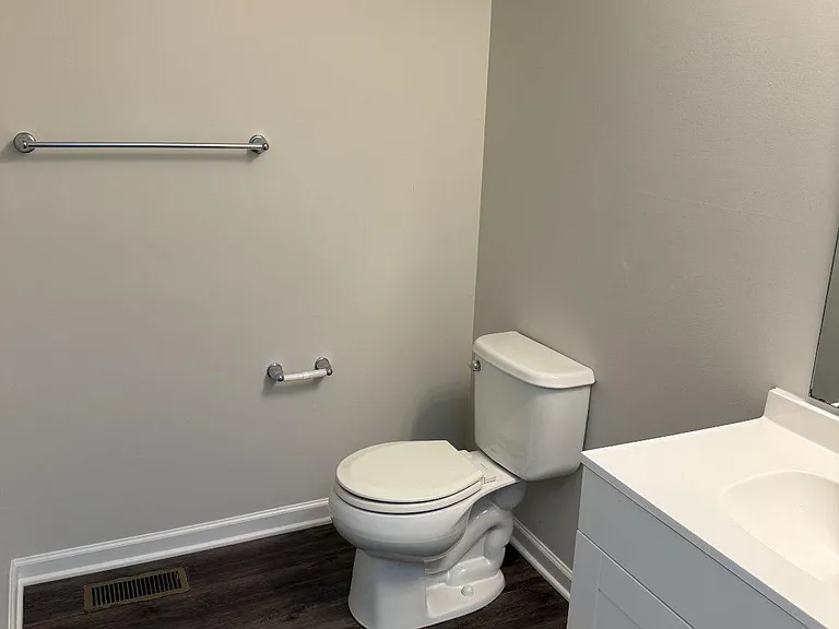 135 S Charlotte St — Photo 16