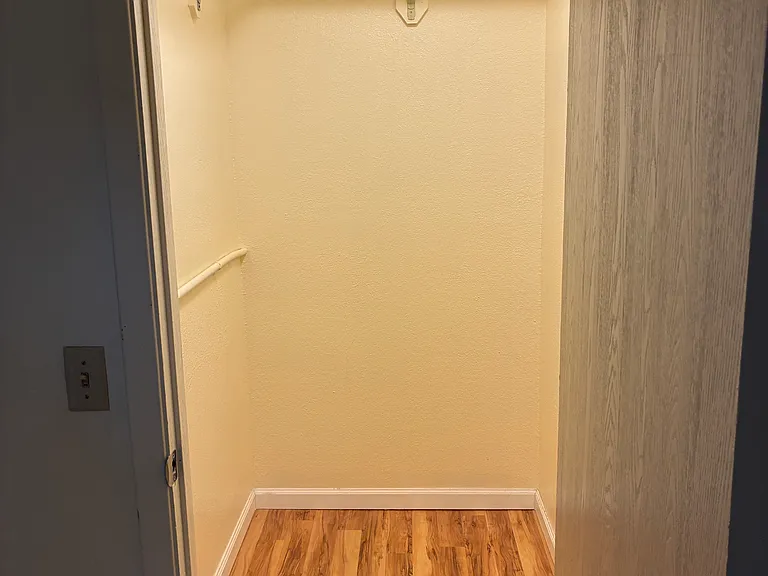 2104 Roosevelt Dr #7 — Photo 8