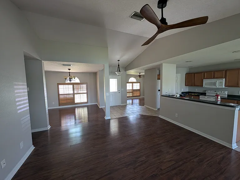 4223 Donnington Dr — Photo 4