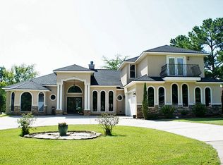 10877 Dauphine St, Willis, TX 77318