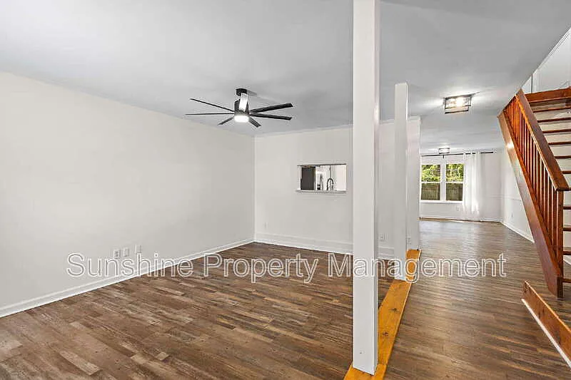 3 bed, 2.5 bath, 1600 sqft, $2,700 — Photo 2