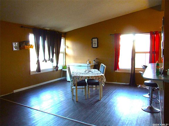3rd image of 340 Eastview STREET