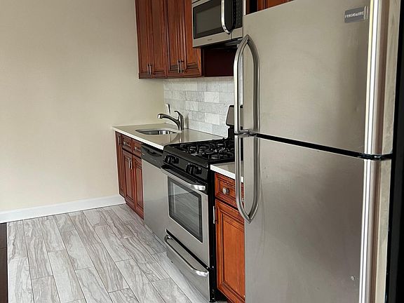 4th image of 4273 Martha Ave #3B