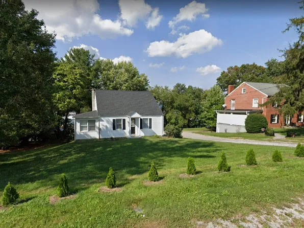 2250 Fairview St, Christiansburg, VA 24073