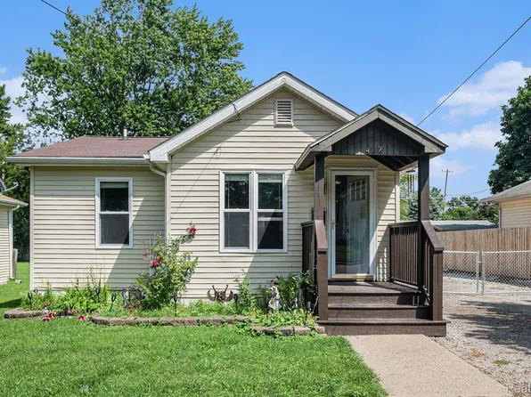 402 N Mackinaw St, Durand, MI 48429
