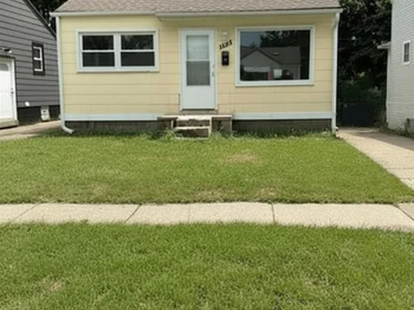 22844 Sharrow Ave, Warren, MI 48089