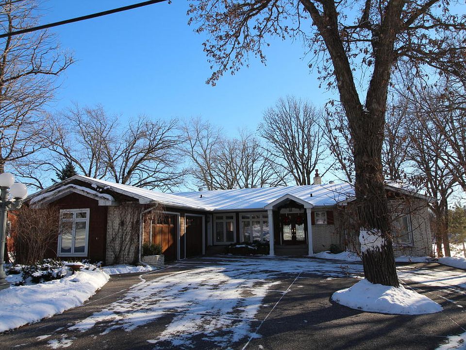 1st image of 2614 Lakeview Dr