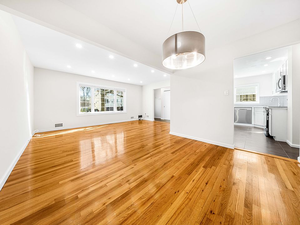 1st image of 15-80 209th St #1E