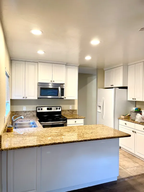 New Flooring Installed!! 3 Bed/2 Bath. Recently Upgraded. Minutes From Shopping, Sdsu, Beaches — Photo 2