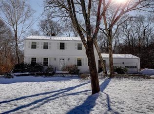 19 Oak Manor Dr, Barrington, RI 02806