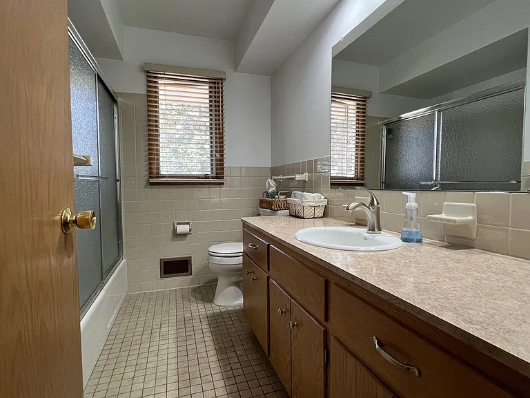 4237 Valley View Rd — Photo 8