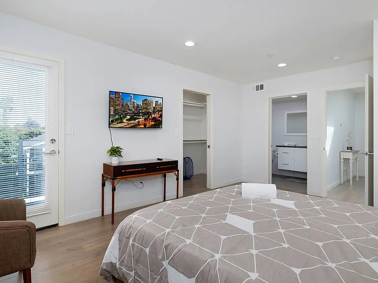 3 Bed Modern Townhome + 2-Car Private Garage — Photo 16