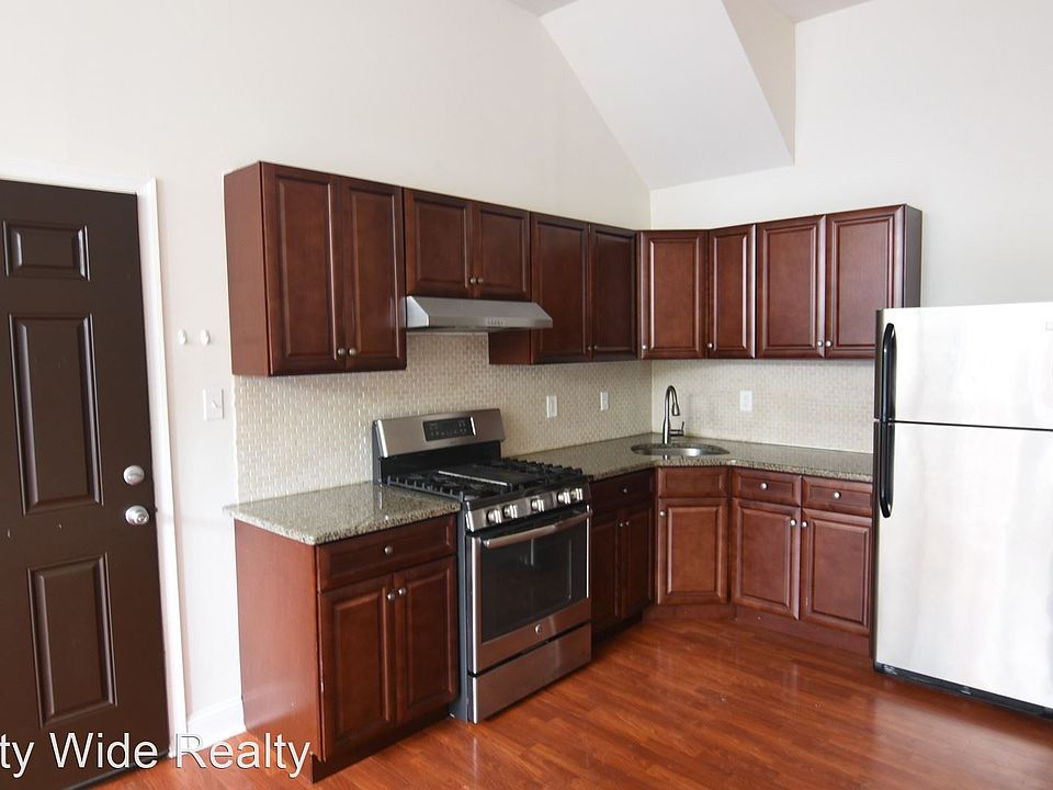 1st image of 989 N Marshall St #1