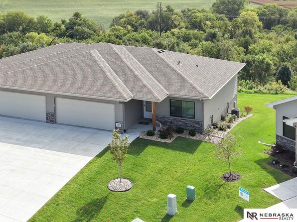 14803 Willow St, Bennington, NE 68007