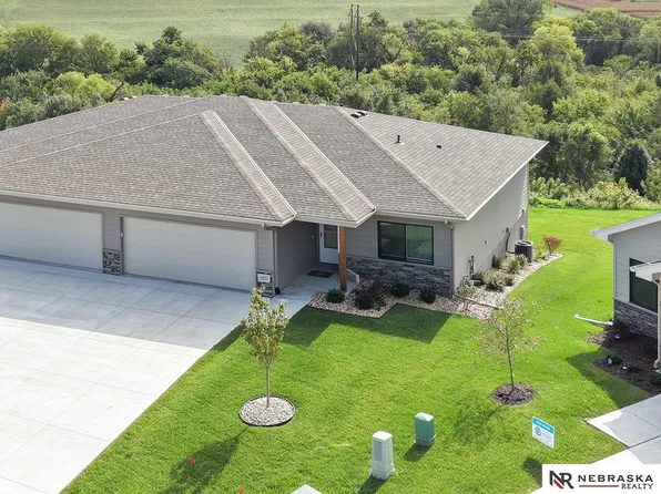14803 Willow St, Bennington, NE 68007