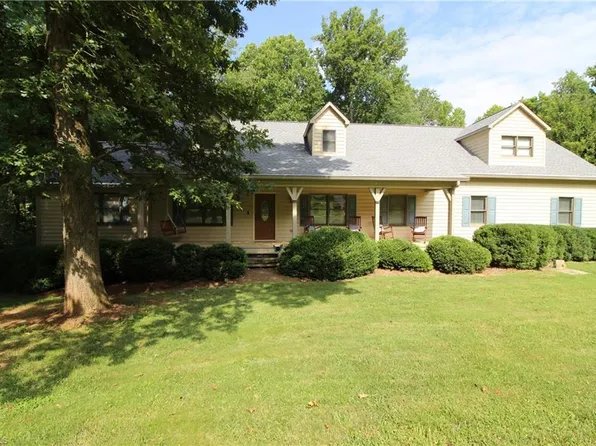 4687 Oakview Dr, Trinity, NC 27370