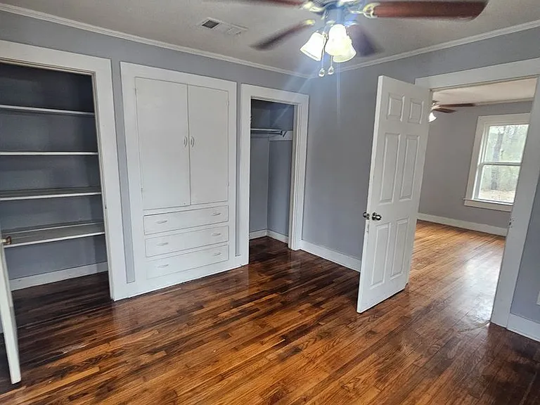 735 Floyd St — Photo 5