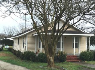 605 Chestnut St, Bladenboro, NC 28320