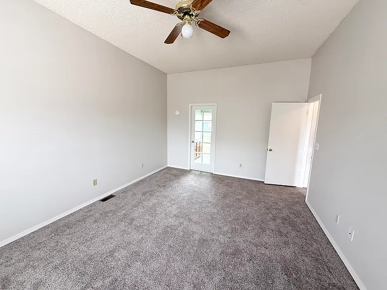 8061 Scarborough Dr — Photo 33