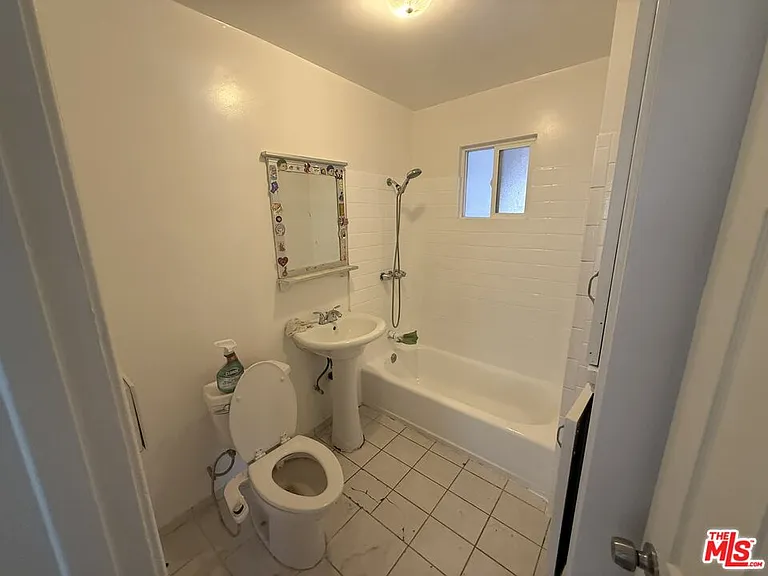 324 Douglas St — Photo 7