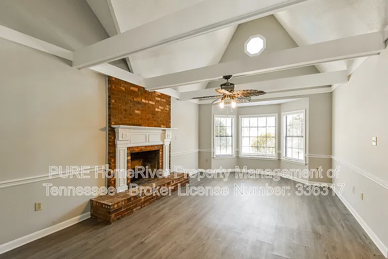 4 bed, 2.5 bath, 2398 sqft, $1,995 — Photo 2