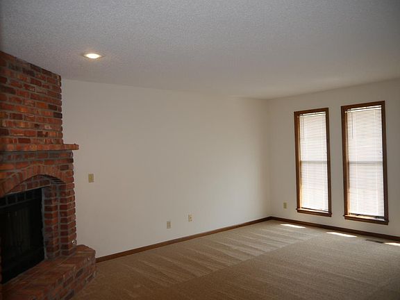 5th image of 1104 Ridgeway Dr