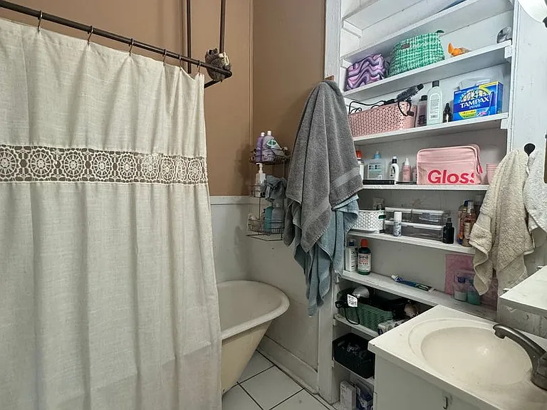 216 E Henry St #B — Photo 6