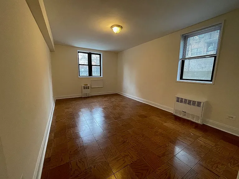 191 E 17th St #103 — Photo 6
