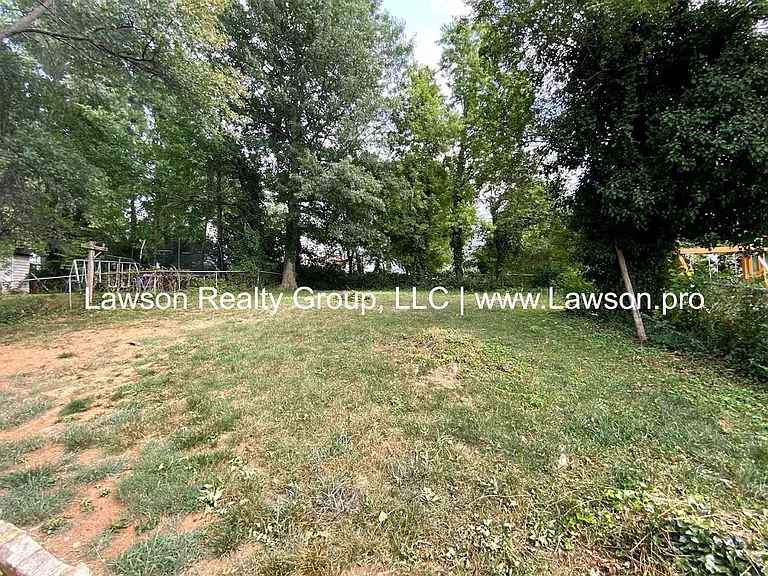 2420 Winthrop Ave SW — Photo 3