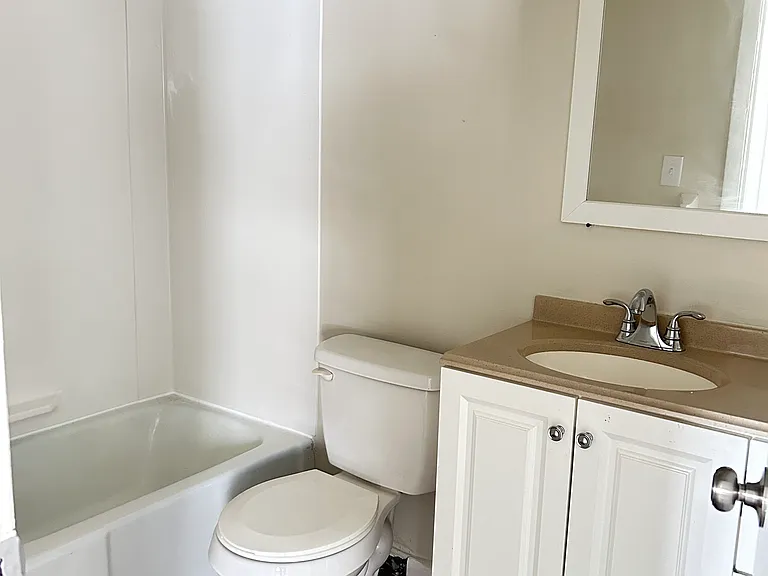 2157 Summit St — Photo 7