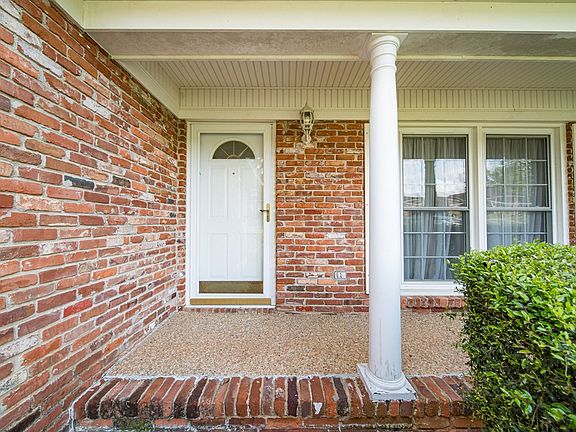 3rd image of 6066 Canterbury Dr