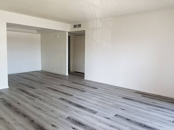 3rd image of 3001 N 36th St APT 215