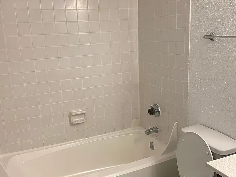 Ashford Creek Apartments — Photo 38