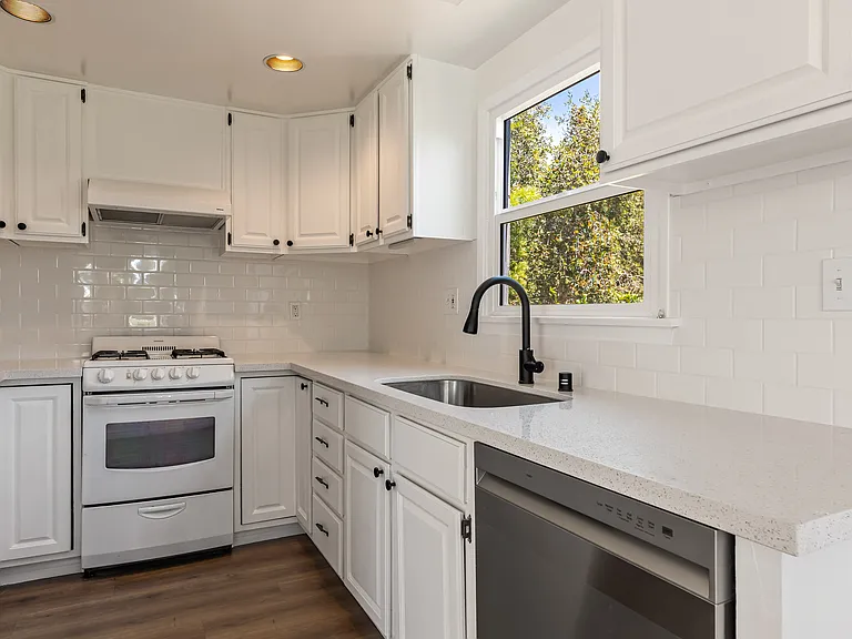 801 S Burnside Ave #1 — Photo 10