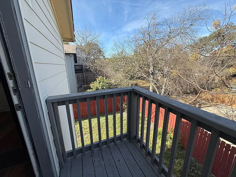 212 Lessin Ln #B — Photo 7